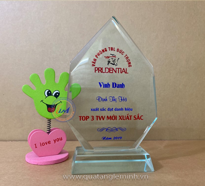 Kỷ niệm chương pha lê (hình ngồi bút)