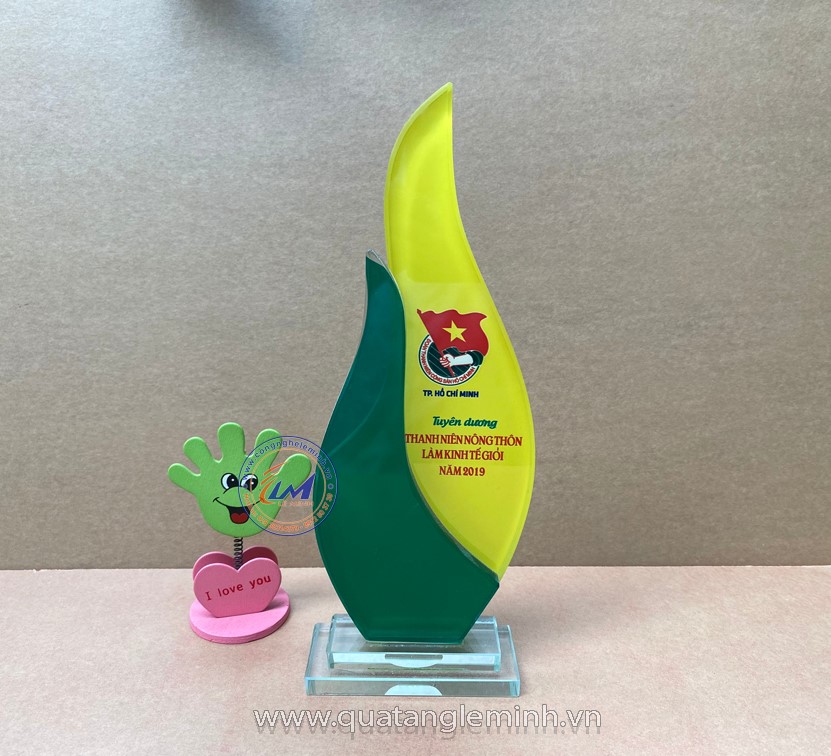 Kỷ niệm chương pha lê (mẫu hình ngọn lửa 2 lớp)