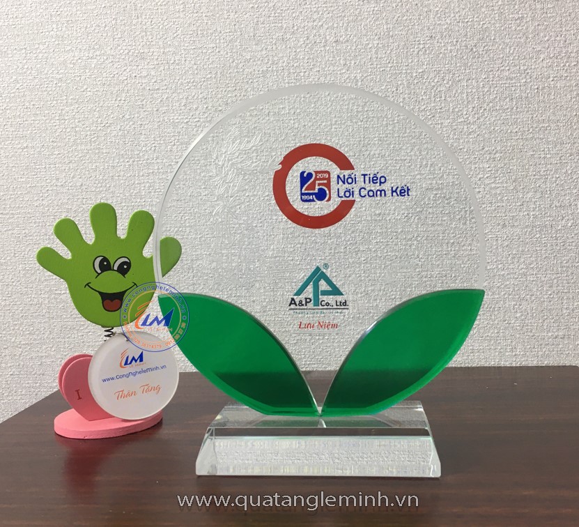 Kỷ niệm chương pha lê ( mẫu hình tròn 2 lá)